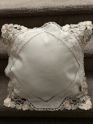 Cuscino decorativo ricamato