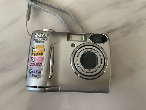 Nikon coolpix e5600 - nikon,