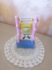 Giocattolo "SpongeBob" su altalena azionabile