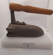 Antico grande ferro da stiro