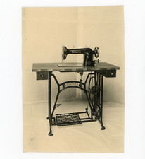 Viscontea Macchina Cucire Vecchia Foto Pubblicitaria Studio