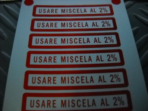 Targhetta adesiva rossa usare - targhetta,