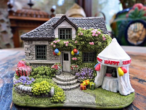 Lilliput lane many happy - "many,