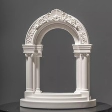 Antico arco romano a colonna