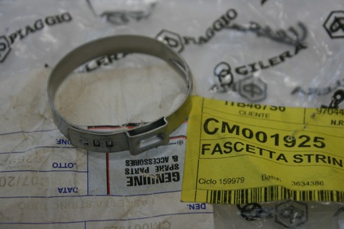 Fascetta stringitubo radiatore