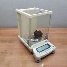 Shimadzu AUW120D, Bilancia