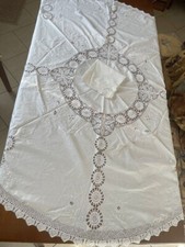 TOVAGLIA ROTONDA IN LINO BIANCO RICAMO A MANO E UNCINETTO - CON 8 TOVAGLIOLI