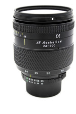Tokina AT-X 3,5-5,6/24-200 per Nikon D