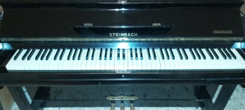 Pianoforte verticale antico