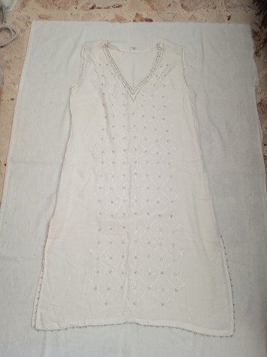 Copricostume bianco con ricamo