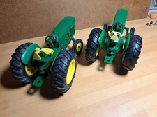 Coppia Di Modelli Di Trattore