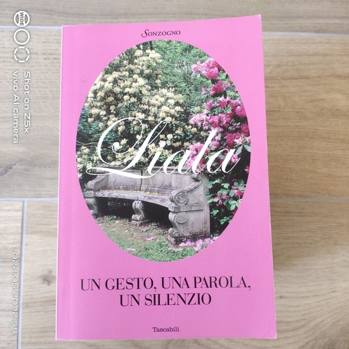 Liala gesto una parola - un,