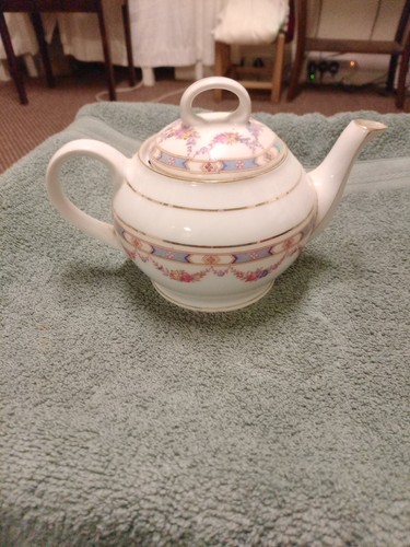 Charming bavarian teapot - bavarian,