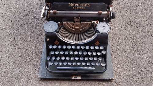 Typewriter mercedes superba - typewriter,