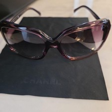 Occhiali da sole CHANEL quadrati viola lenti sfumate dettaglio fiocco design elegante usati