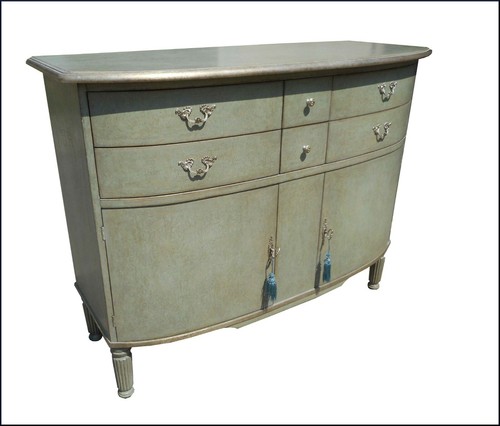 Credenza classica bombata