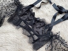 Bralette In Pizzo Nero con manichine in tulle