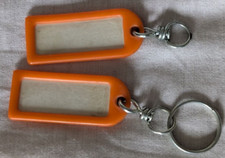 LOTTO 2 TARGHETTE PLASTICA PORTA CHIAVI PORTACHIAVI SCRIVIBILE ETICHETTA VINTAGE