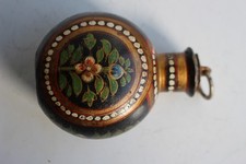 Antica bottiglia in metallo