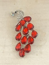 SPILLA con STRASS, MODERNA, COLOR ARGENT0 con STRASS ROSSO, PAVONE