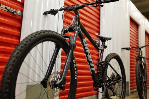Giant mountain bike - giant,