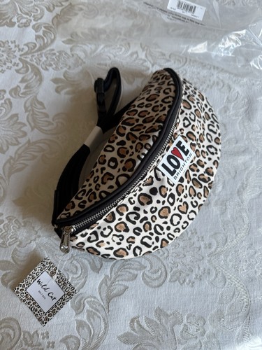 Marsupio nuovo con etichette