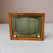 “Grundig"  TV  B/N. del año