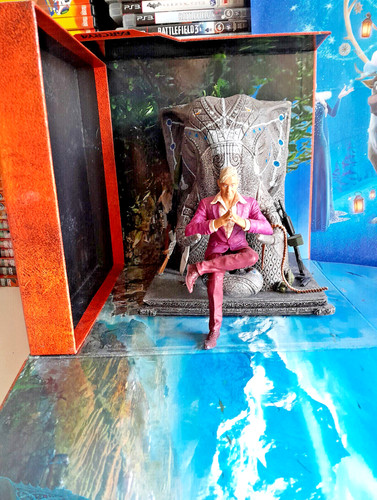 Collector figure statua far - collector,