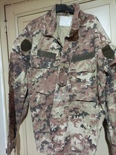 Giacca  mimetica vegetato  Esercito Italiano. Misura 52 . Usata.