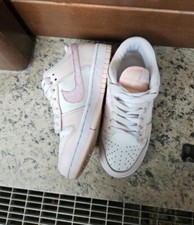 scarpe donna nike dunk colore rosa e bianche usate massimo 3 volte. Comode. 