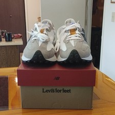 New Balance 327 Levi’s