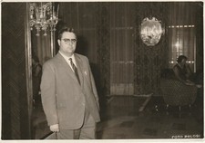 B2 - Foto Photo Fotografia Anni 60 - Uomo in casa occhiali specchio