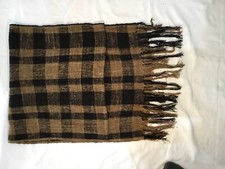 Sciarpa in seta grezza naturale, prodotto artigianale realizzato e tinto a mano.