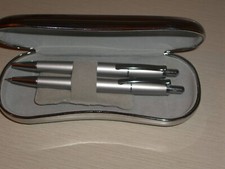 SET PENNA A SFERA E PORTAMINE "AZZARO PARIS" IN ELEGANTE COFANETTO ARGENTO. 