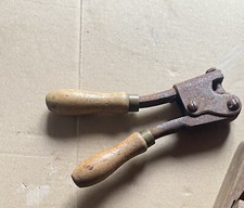 Vecchia occhiellatrice manuale in legno anni 50/60