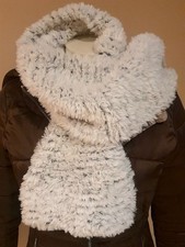 Sciarpa morbidissima e spessa color ghiaccio. 