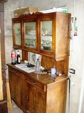 mobile in legno in buone condizioni 