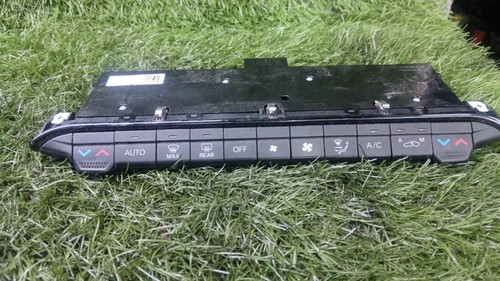 Console centrale con comandi - console,