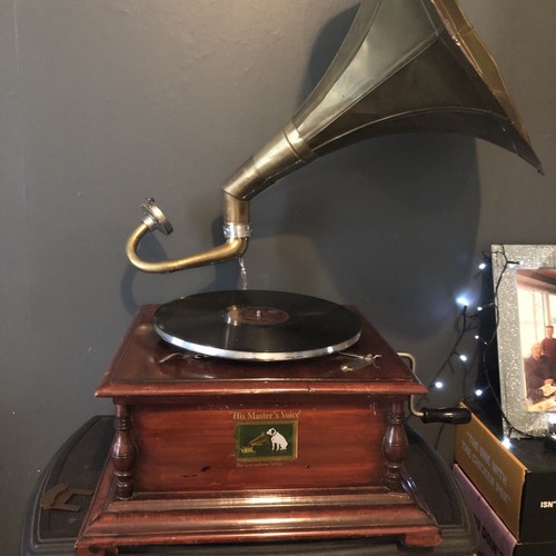 His masters voice gramophone - his,