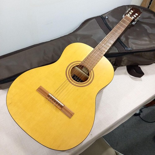 Chitarra acustica classica