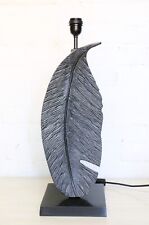 Lampada da Tavolo Heathfield & Co Grande Lampada Foglia Grigio Scuro Anodizzata 2010 Altezza 61 Cm