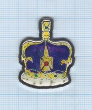 Pin’s Couronne royale signé