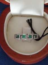 Anello in oro bianco 750 con diamanti e smeraldi naturali