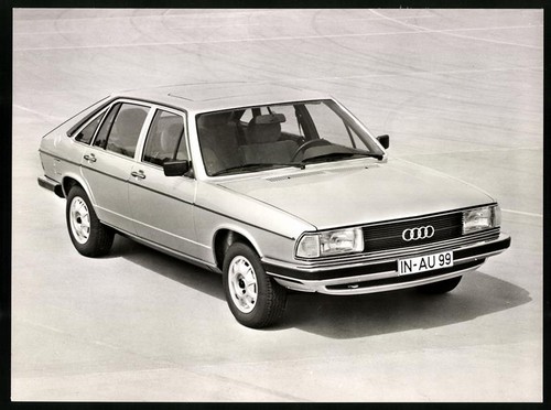 Fotografia auto audi 100 - fotografia,
