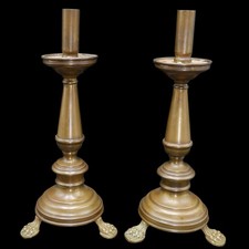 Coppia Candelieri d’Altare Primi 1900 in Ottone con Piedini Ferini 