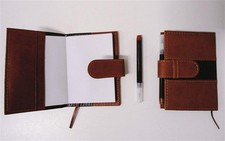 AGENDINA MARRONE PERSONALIZZABILE CON MATITA E SEGNALIBRO IN STOFFA,