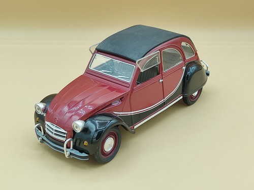 Citroën 2cv - 1/17, 1/18)