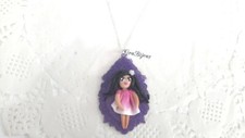 Collana pasta polimerica fimo doll bambolina su cammeo viola