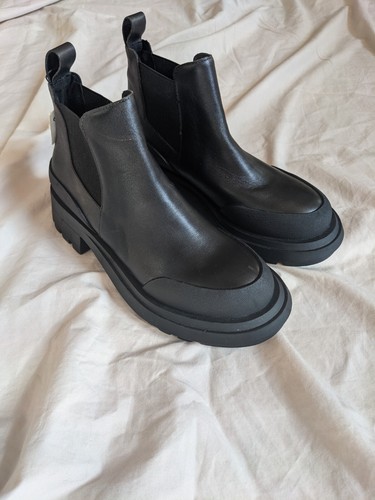 Nwt zara womens rubberized - nwt,