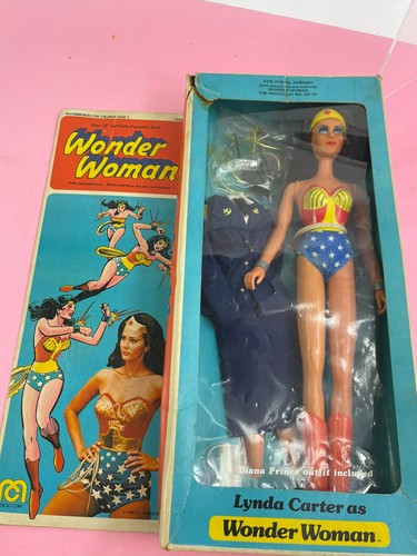 Figurina mego lynda carter - mego,